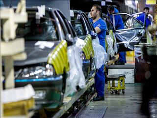 افزایش تولید و عرضه خودروسازان در کنترل بازار موثر است/ برنامه‌ریزی تولید ۱.۷ میلیون خودرو