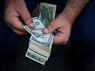 بازگشت دلار به کانال ۴۷ هزار تومان/ دبیرکانون صرافان: بازار ارز دست به عصا شد